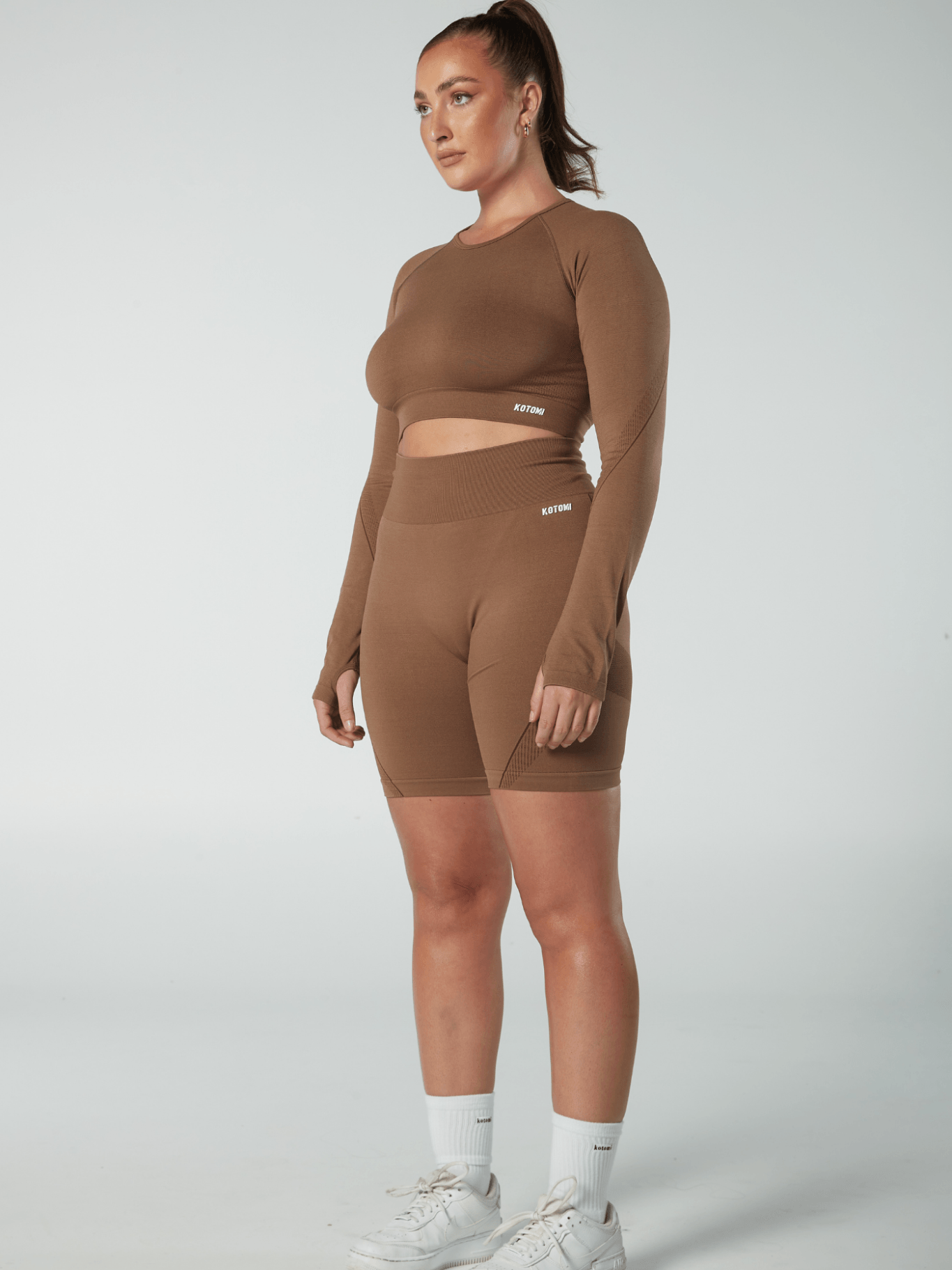 Verve Long Sleeve Crop Top / Coffee - Kotomi Active