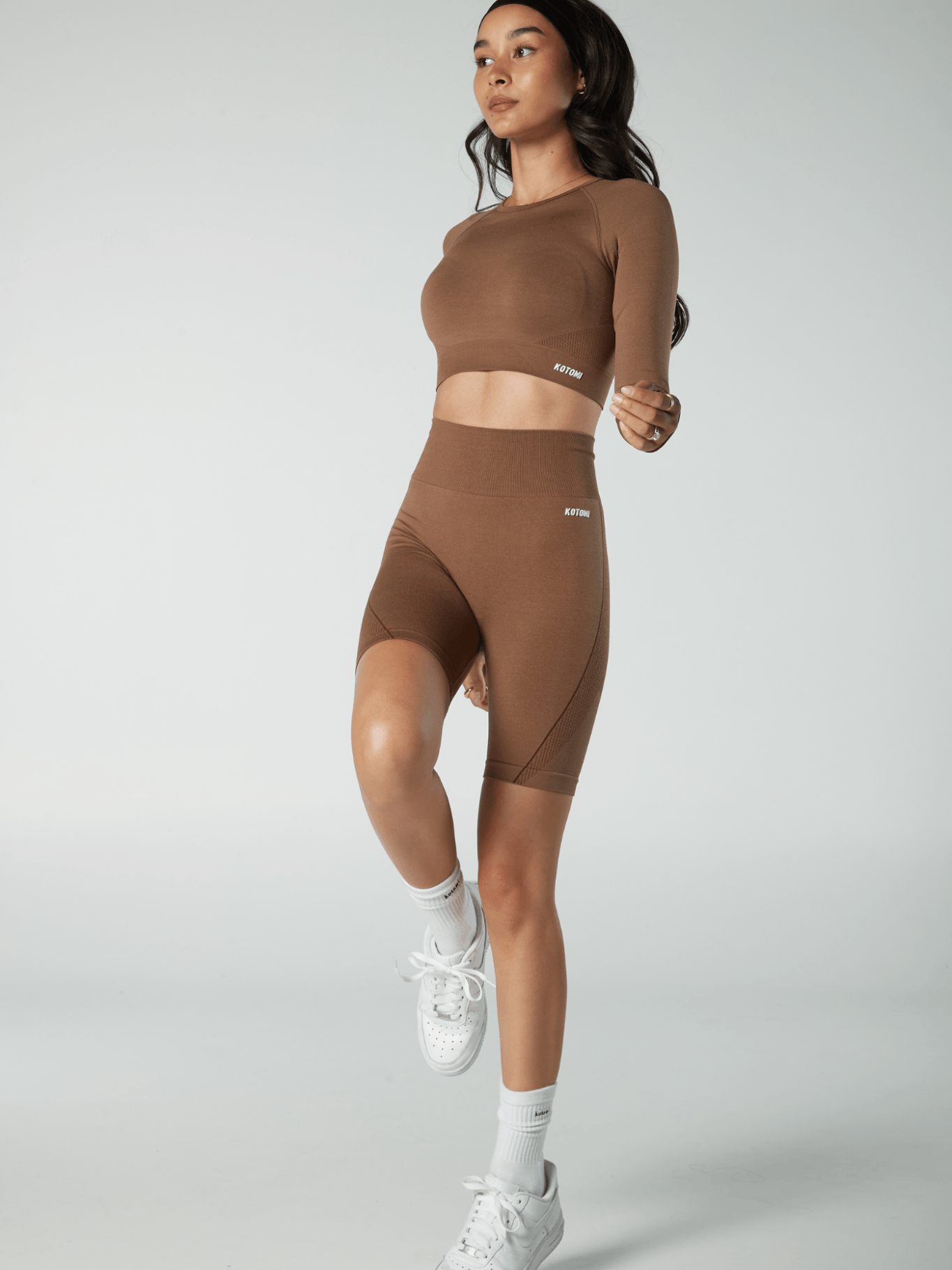 Verve Long Sleeve Crop Top / Coffee - Kotomi Active