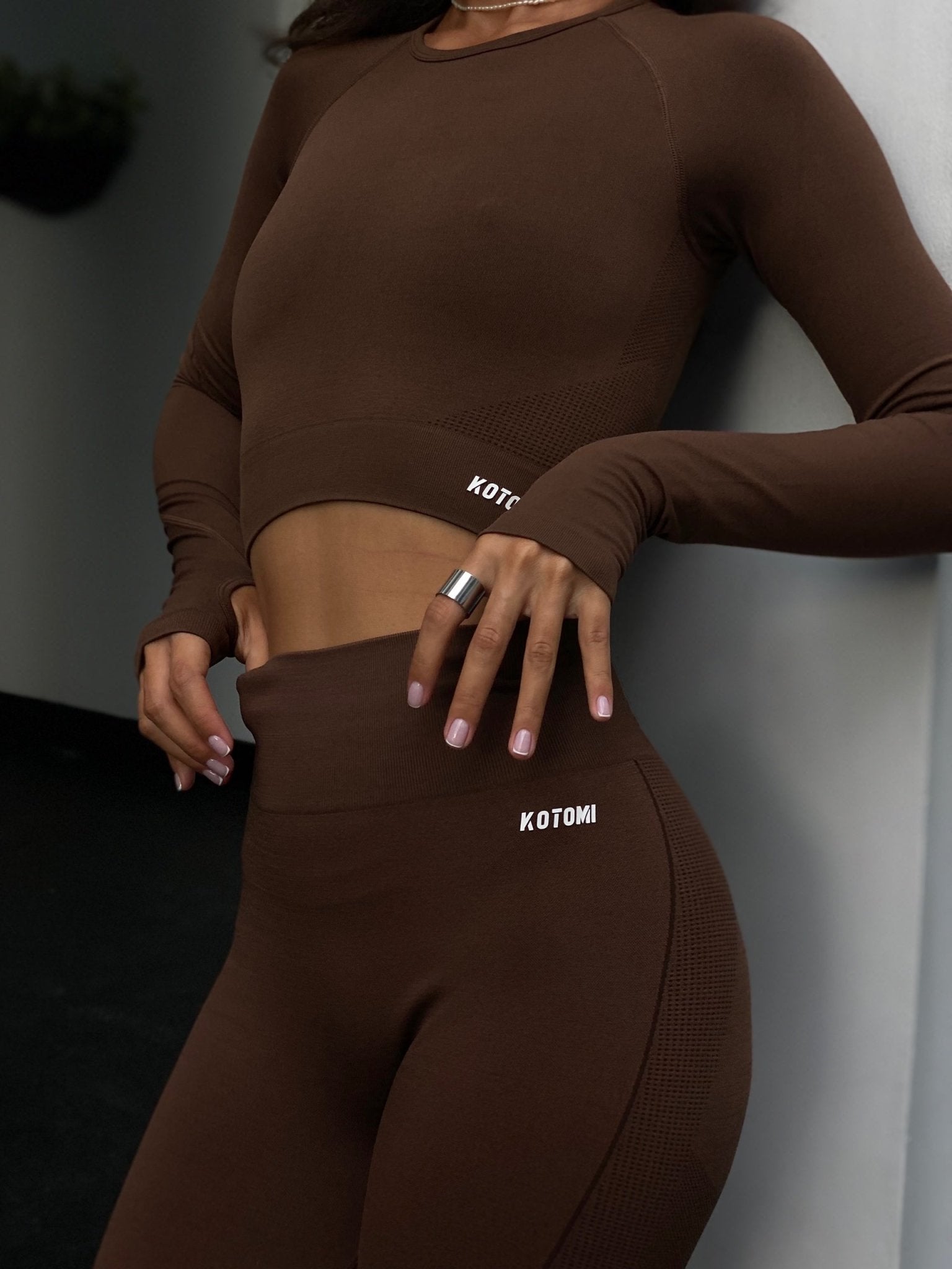 Verve Long Sleeve Crop Top / Mocha - Kotomi Active